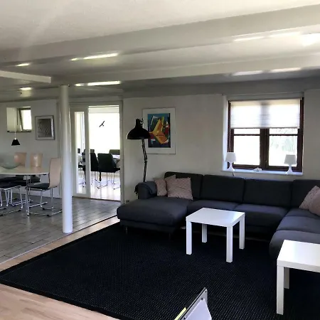Tingvej 15 Feriehus *
